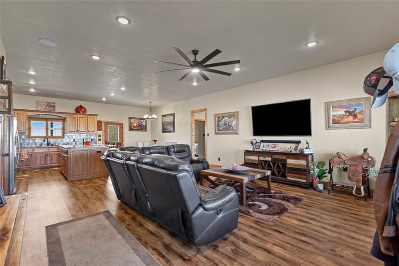 12880 N County Line Rd, Ponder TX 76259 - Photo 11
