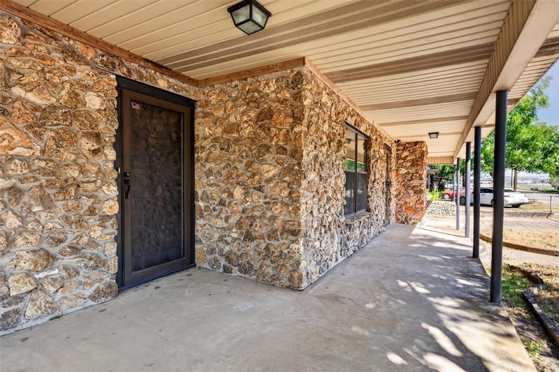 702 N Rita Street, Lacy Lakeview TX 76705 - Photo 3