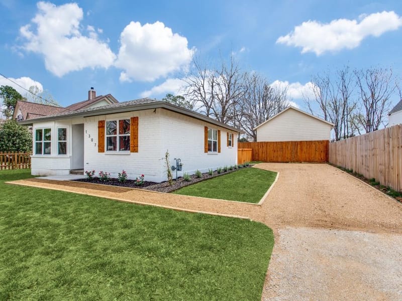 1307 Worthington Street, Grapevine TX 76051