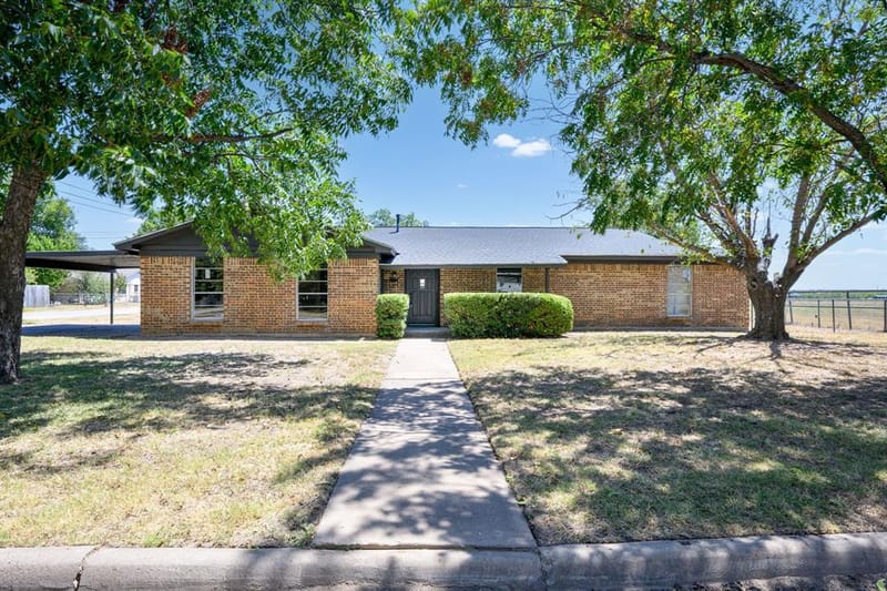 2201 SE 22nd Avenue, Mineral Wells TX 76067 - Photo 2
