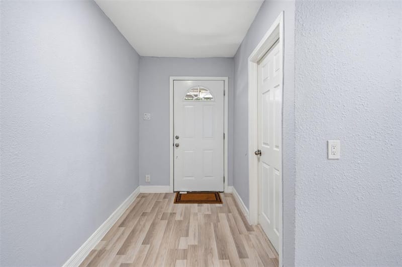 831 Kelso Drive, Dallas TX 75211 - Photo 3