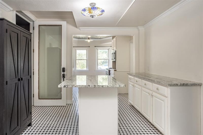 610 S Lee Street, Valley View TX 76272 - Photo 9