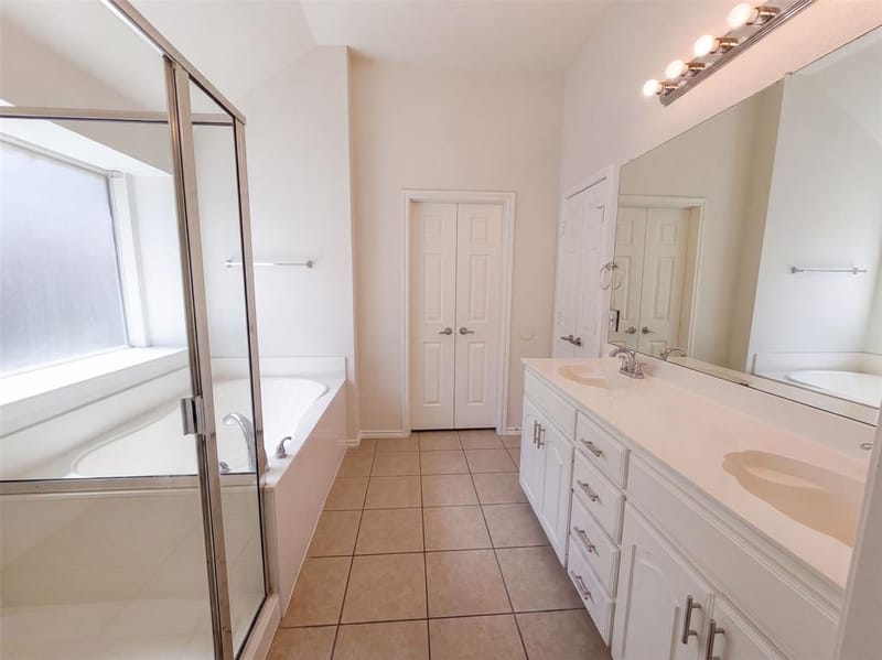 8526 Vista Grande Drive, Dallas TX 75249 - Photo 17