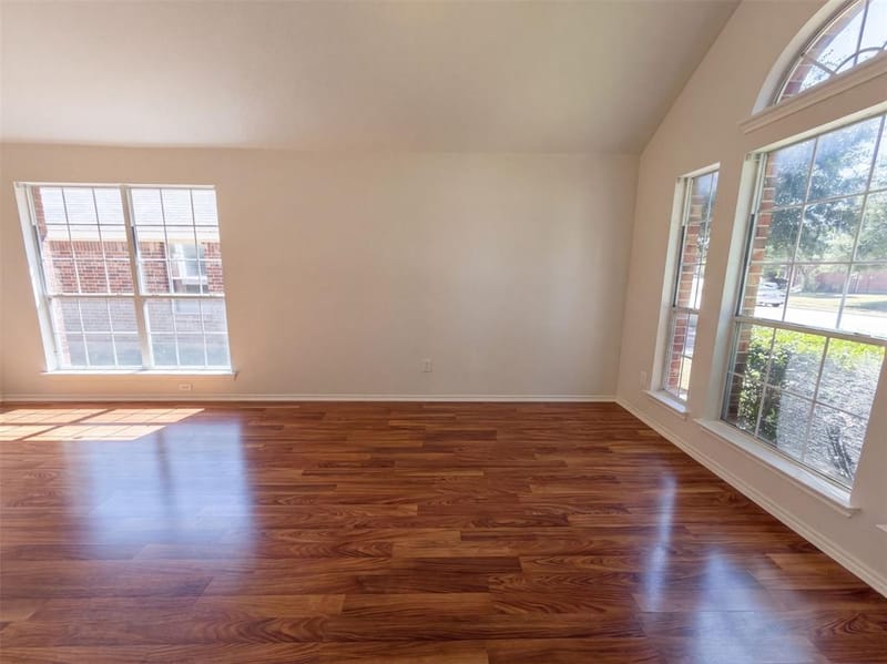 8526 Vista Grande Drive, Dallas TX 75249 - Photo 9