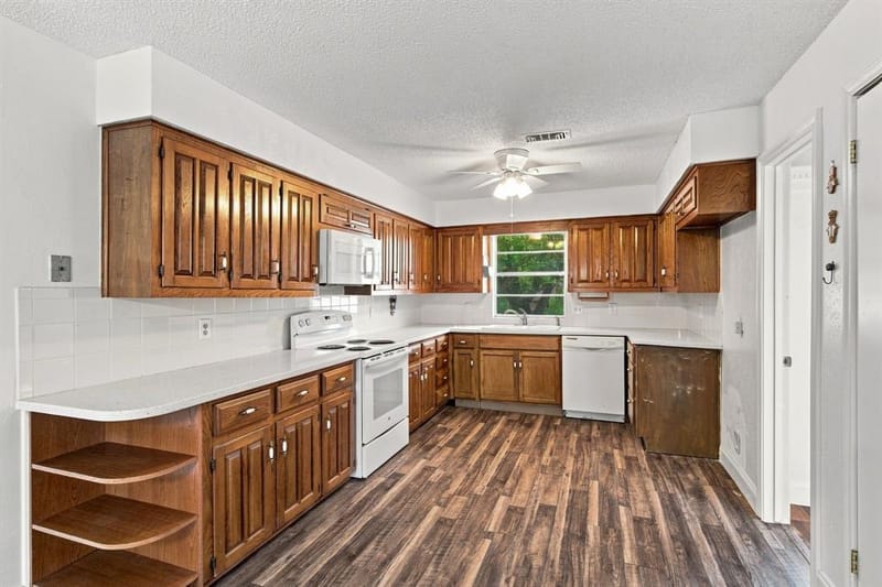 809 S Atkerson Lane, Euless TX 76040 - Photo 6