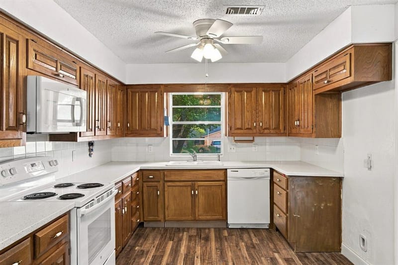 809 S Atkerson Lane, Euless TX 76040 - Photo 7