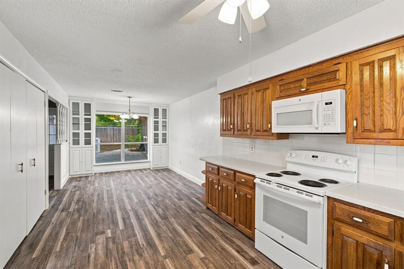 809 S Atkerson Lane, Euless TX 76040 - Photo 9