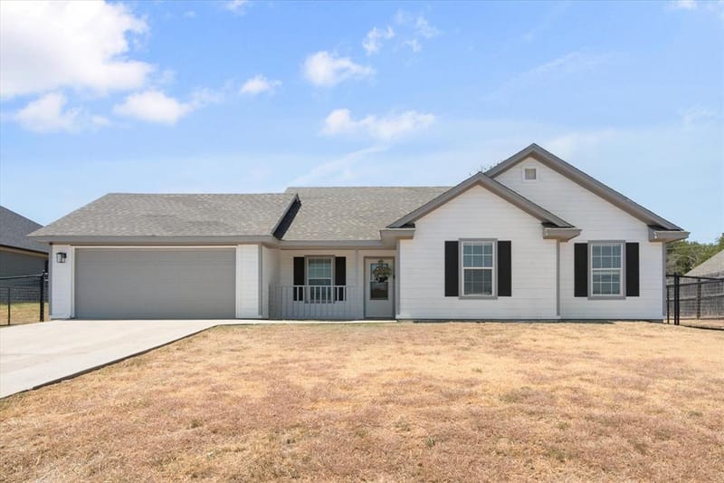 624 Lunar Circle, Granbury TX 76049 - Photo 2