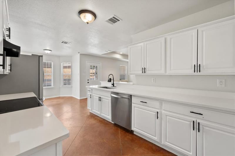 624 Lunar Circle, Granbury TX 76049 - Photo 13