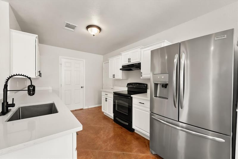 624 Lunar Circle, Granbury TX 76049 - Photo 12