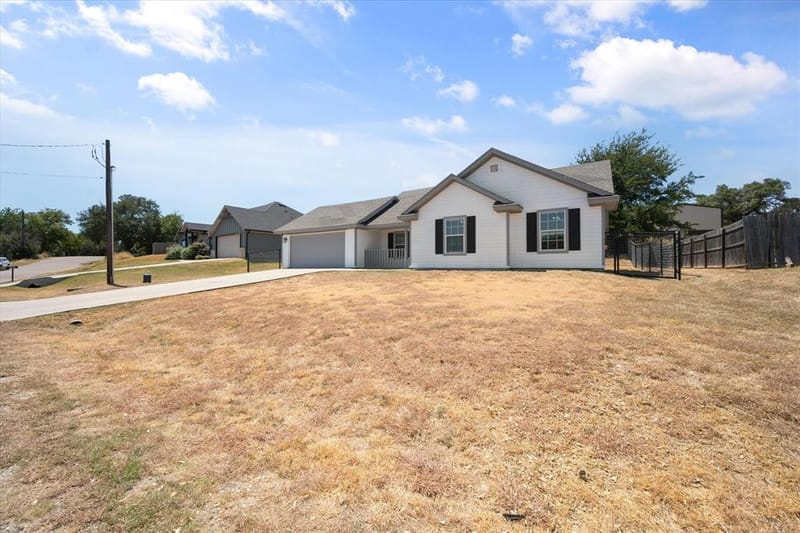 624 Lunar Circle, Granbury TX 76049 - Photo 3