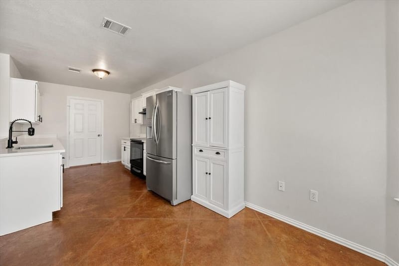 624 Lunar Circle, Granbury TX 76049 - Photo 11