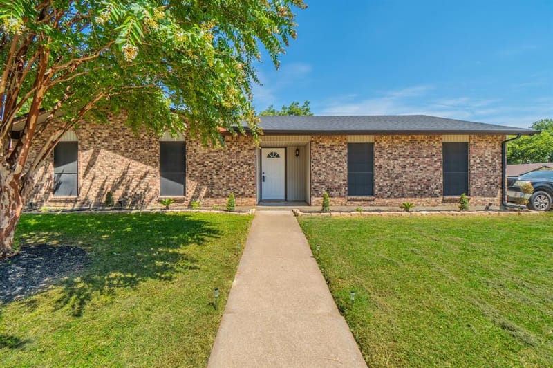 1011 Whippoorwill Court, Arlington TX 76014