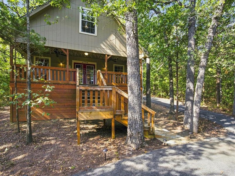 196 Lakecrest Drive, Pottsboro TX 75076