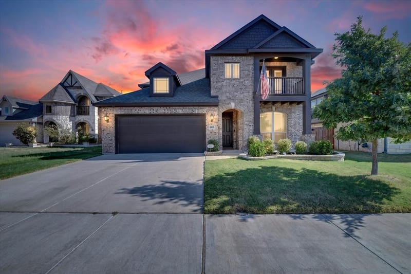 4828 Hazy Hollow Lane, Crowley TX 76036