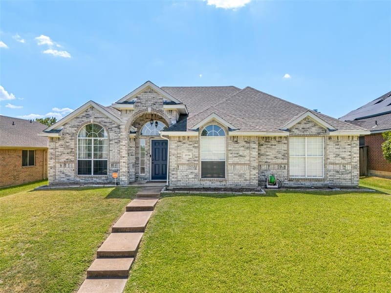 1938 Woodglen Drive, Mesquite TX 75149