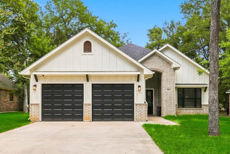 1001 Oak Valley Road, Burleson TX 76028