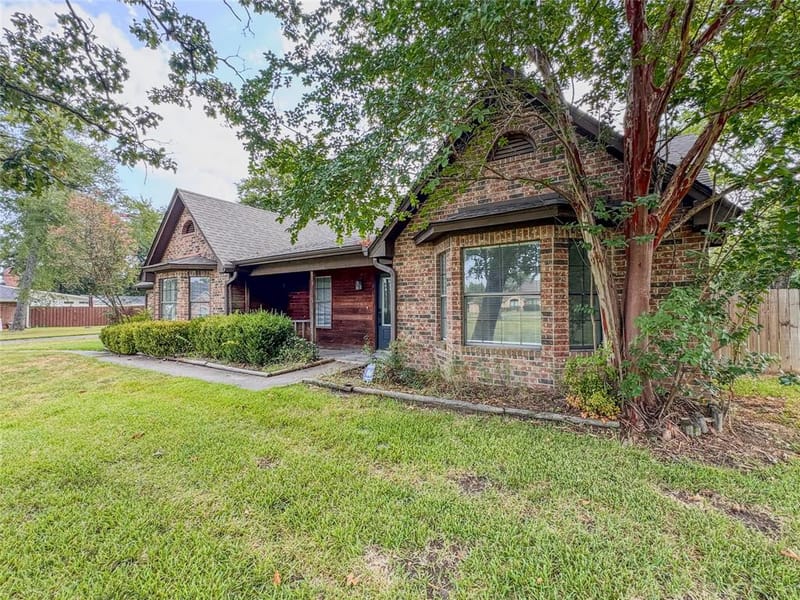 204 Briarwood Street, Sulphur Springs TX 75482 - Photo 2
