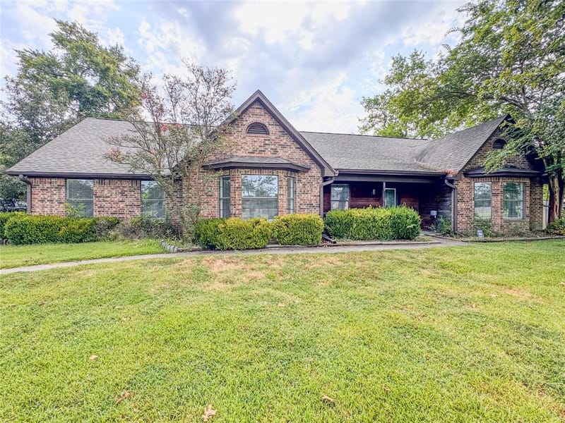 204 Briarwood Street, Sulphur Springs TX 75482