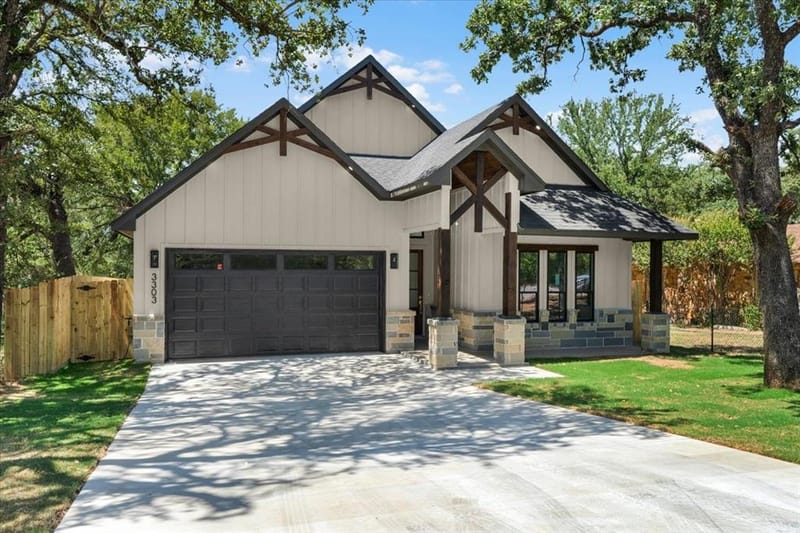 3303 Hiawatha Trail, Fort Worth TX 76135 - Photo 2