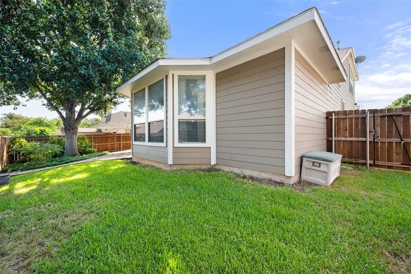 2405 Moon Dance Court, Arlington TX 76001 - Photo 32