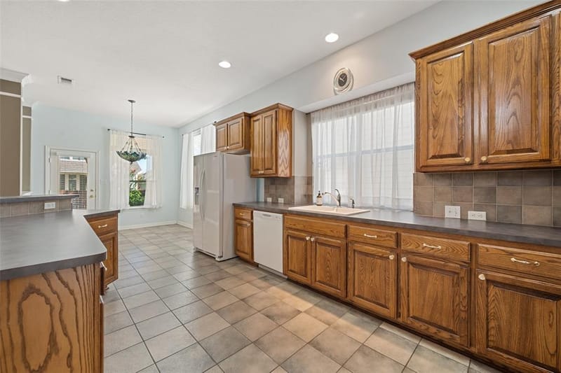 2405 Moon Dance Court, Arlington TX 76001 - Photo 11
