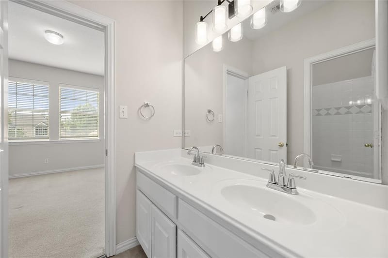 2405 Moon Dance Court, Arlington TX 76001 - Photo 25