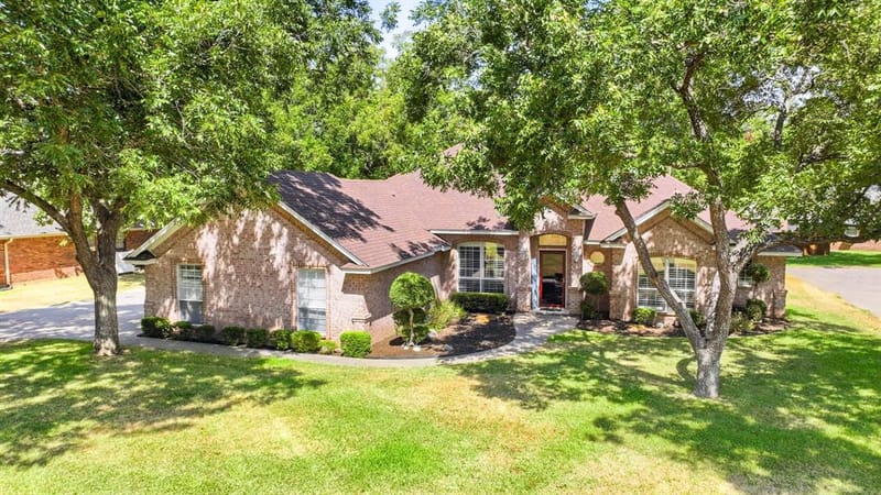 6021 Melrose Circle, Granbury TX 76049 - Photo 2