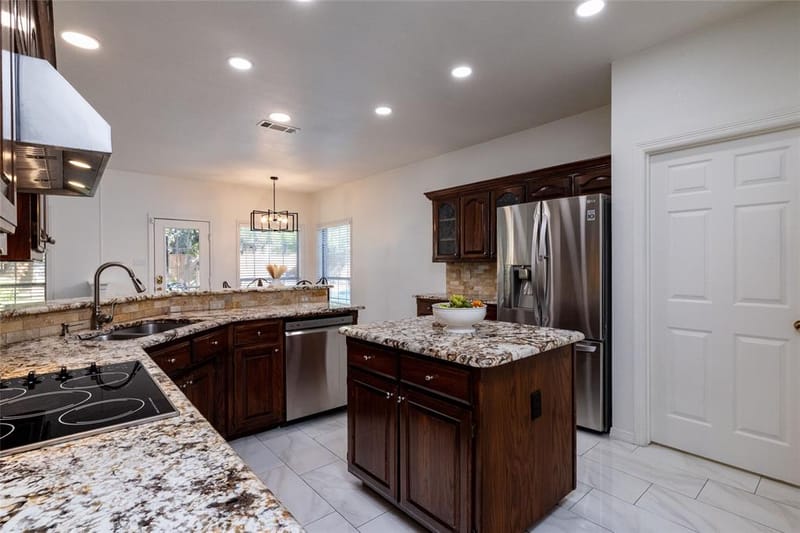 2221 Hidden Woods Court, Arlington TX 76006 - Photo 9