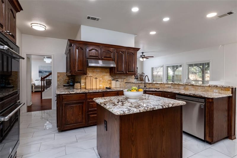 2221 Hidden Woods Court, Arlington TX 76006 - Photo 11