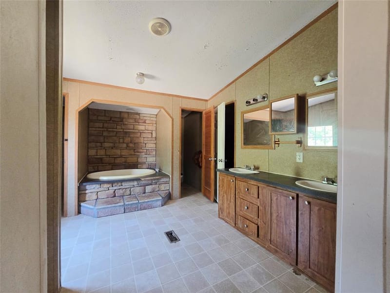 3003 Hilltop Road, Granbury TX 76048 - Photo 13
