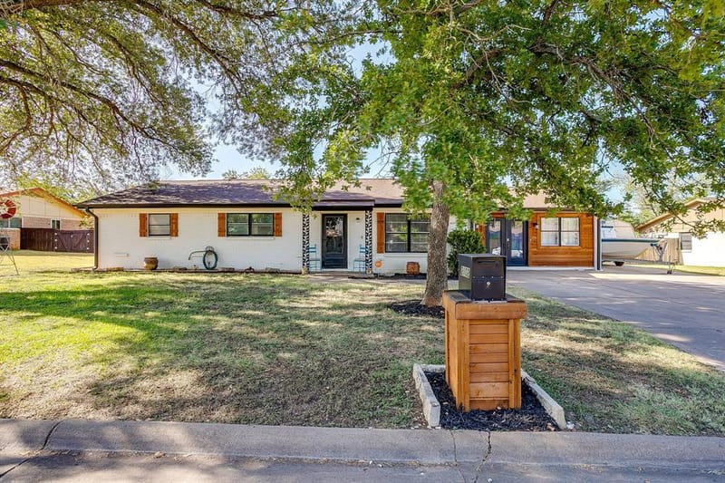 2102 SE 10th Street, Mineral Wells TX 76067