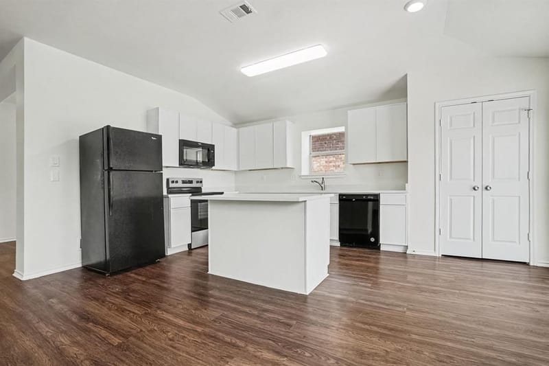 2640 Pioneer Bluffs Road, Balch Springs TX 75181 - Photo 6