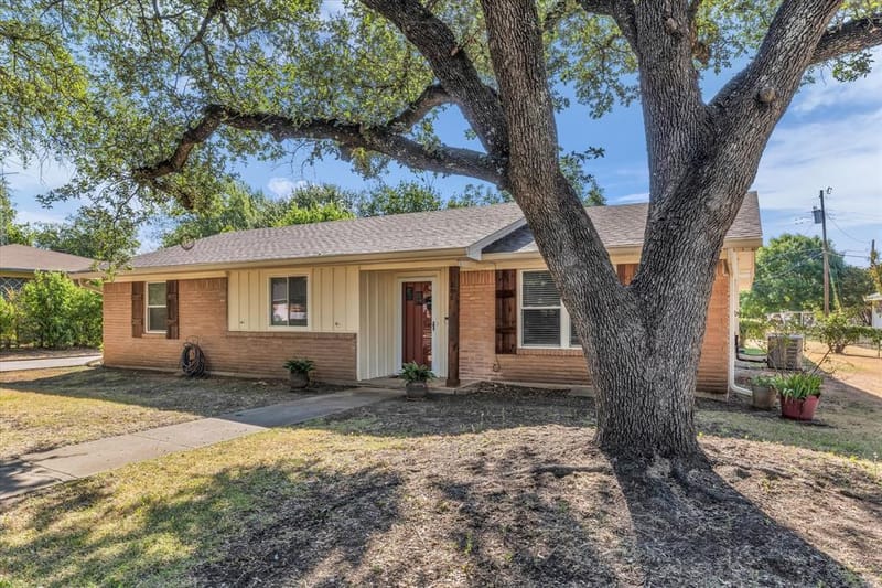 206 Randy Drive, Woodway TX 76712 - Photo 2