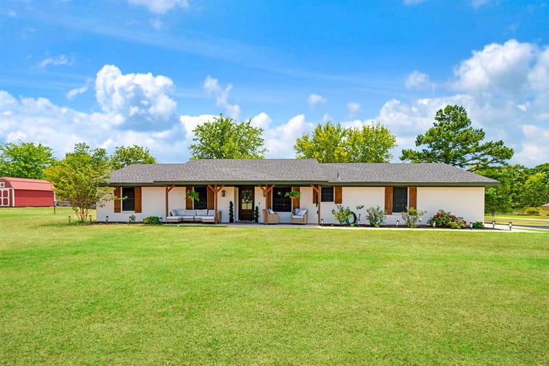 19 County Road 43040, Powderly TX 75473