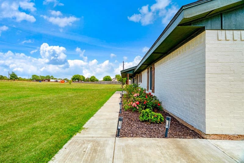 19 County Road 43040, Powderly TX 75473 - Photo 4