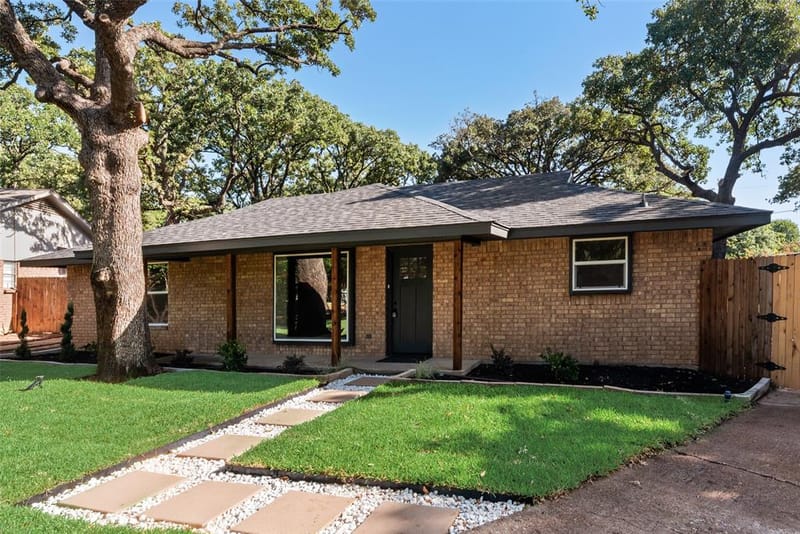 3500 Raynorwood Court, Arlington TX 76015 - Photo 2