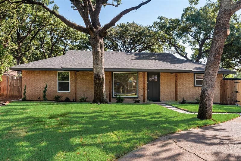 3500 Raynorwood Court, Arlington TX 76015 - Photo 4