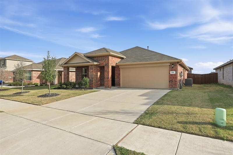 613 Whitecomb Lane, Justin TX 76247 - Photo 3