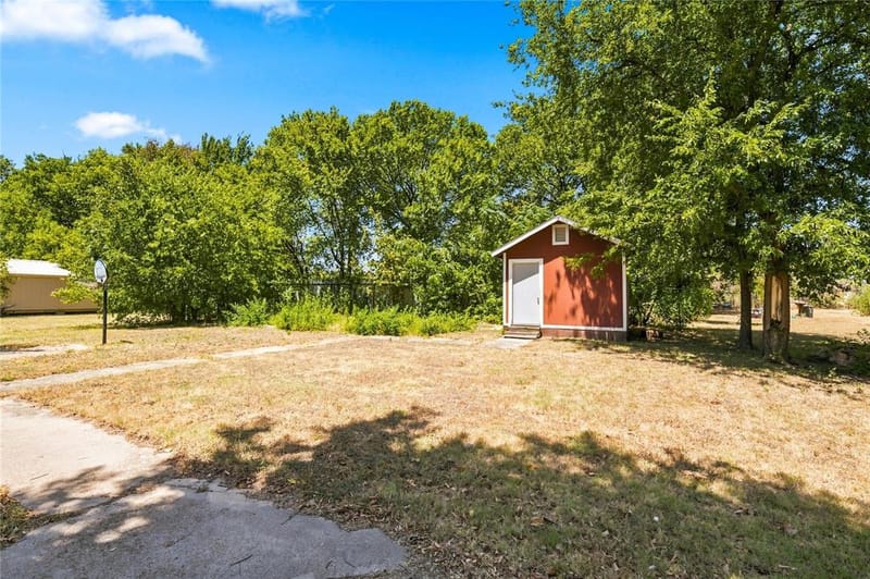 1818 WILLIS Lane, Bellmead TX 76704 - Photo 14