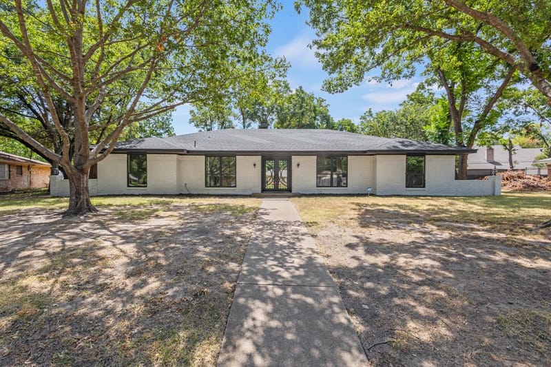 729 Surrey Circle, Grand Prairie TX 75050