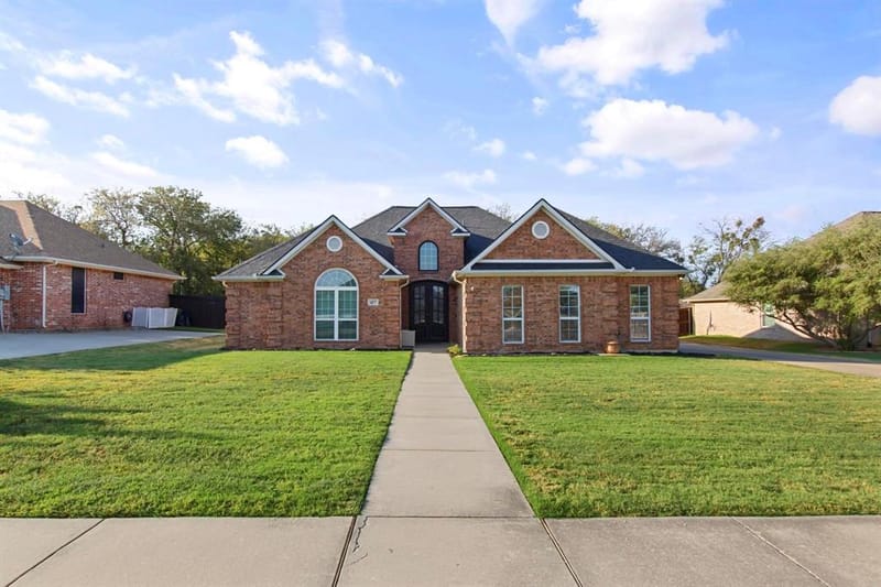 417 Valley View Lane, Krum TX 76249