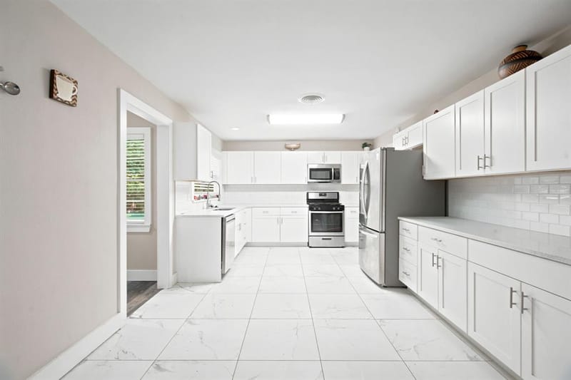 109 W 11th Street, Irving TX 75060 - Photo 7
