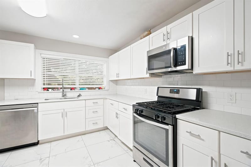 109 W 11th Street, Irving TX 75060 - Photo 9