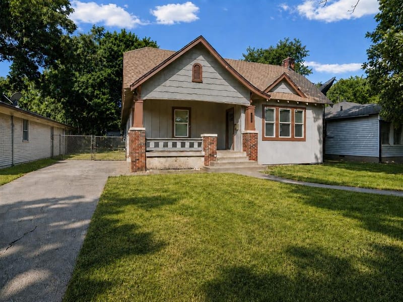 719 N Barnett Avenue, Dallas TX 75211 - Photo 2