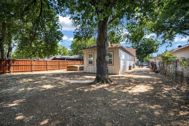 719 N Barnett Avenue, Dallas TX 75211 - Photo 22