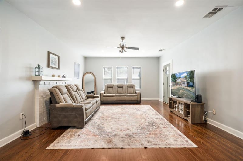 719 N Barnett Avenue, Dallas TX 75211 - Photo 3