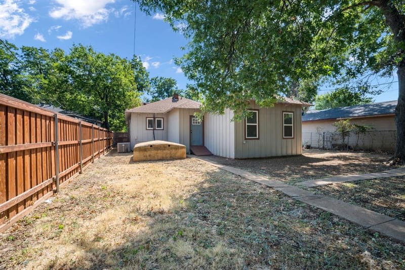 719 N Barnett Avenue, Dallas TX 75211 - Photo 21