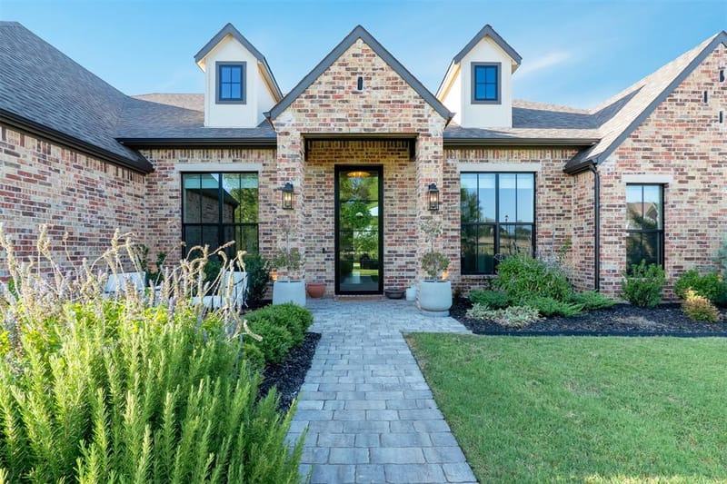 631 San Saba W, Midlothian TX 76065 - Photo 2