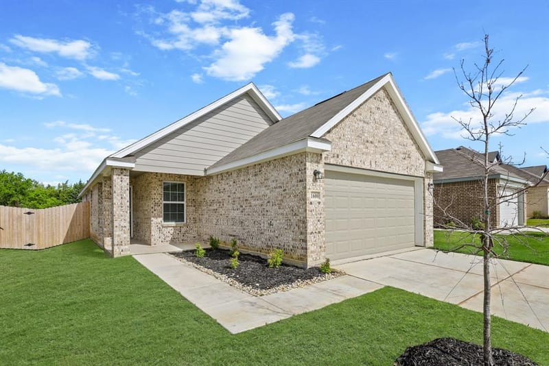 1600 Romans Road, Ennis TX 75119